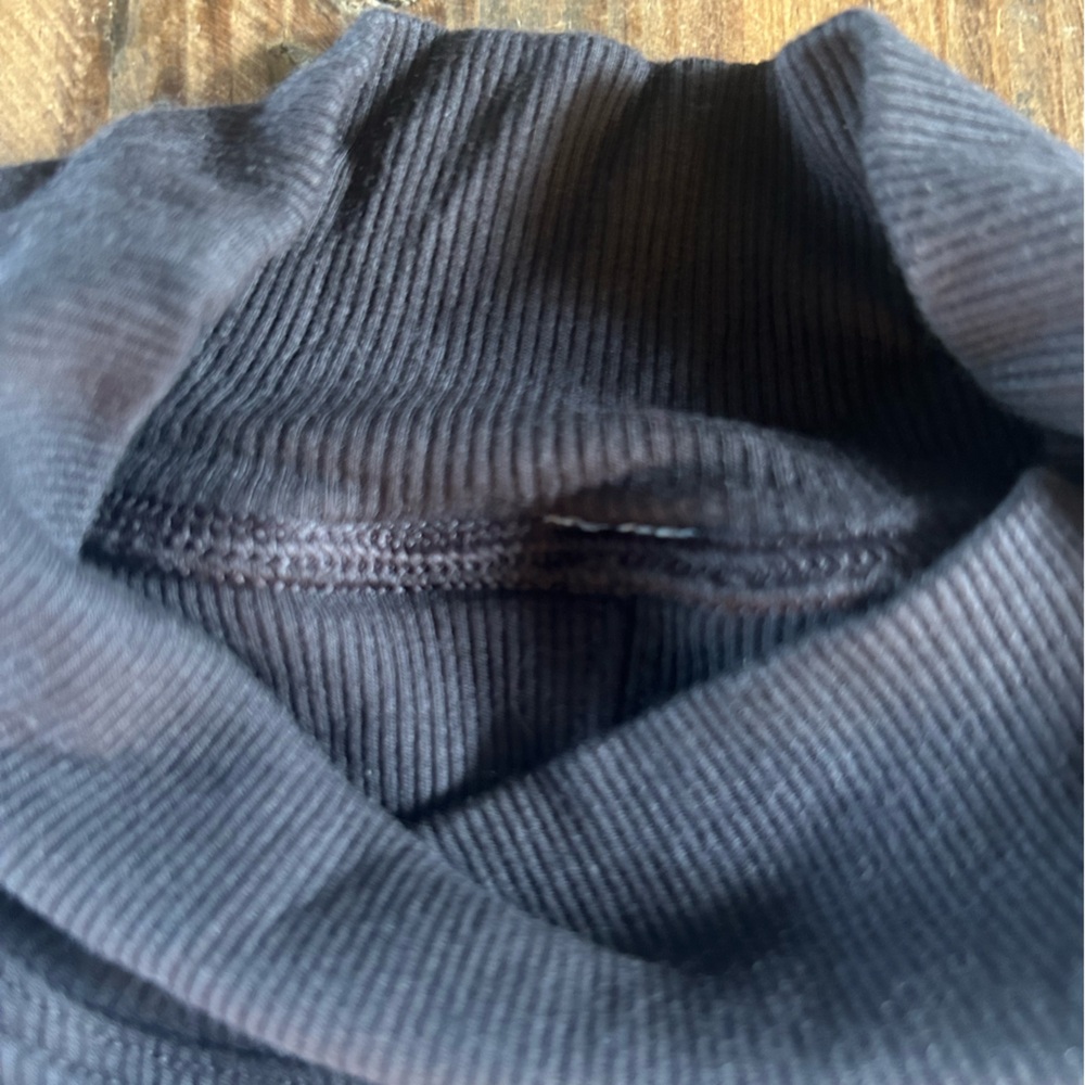 Lululemon Women's Black Long Sleeve Open Back Mock Neck Top - Picture 5 of 10
